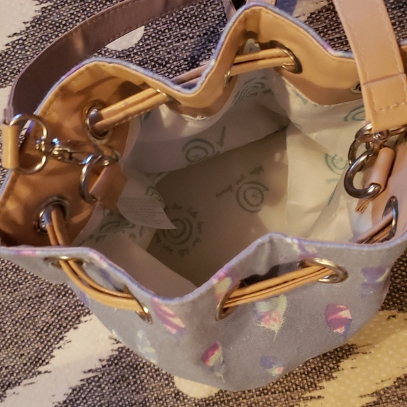 Love this life bucket bag/backpack - Picture 4 of 5